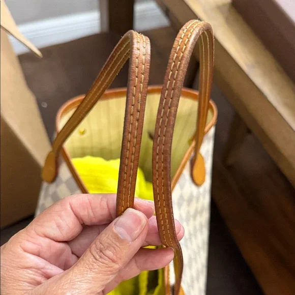 Louis Vuitton MM - Picture 8 of 11